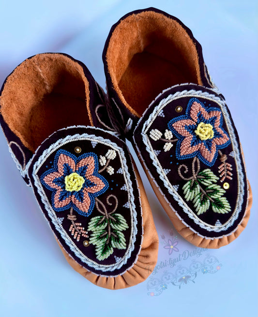 Women’s Size 9 Moccasins